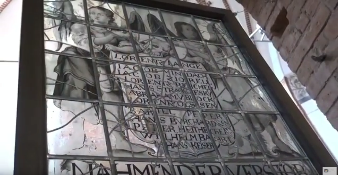 Gotyckie rzeźby św. Katarzyny i Michała Archanioła, Kwatera witrażu